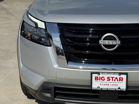 Used 2025 Nissan Pathfinder SV FWD image 6