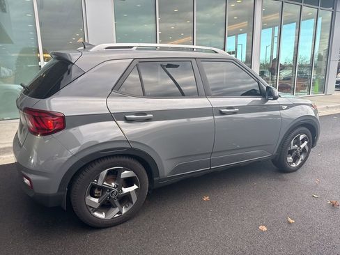 Used 2021 Hyundai Venue SEL image 3