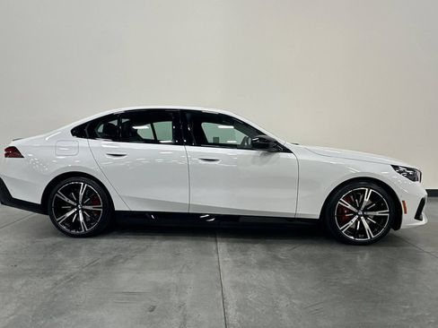 Used 2025 BMW i5 M60 w/ Premium Package AWD/4WD image 3
