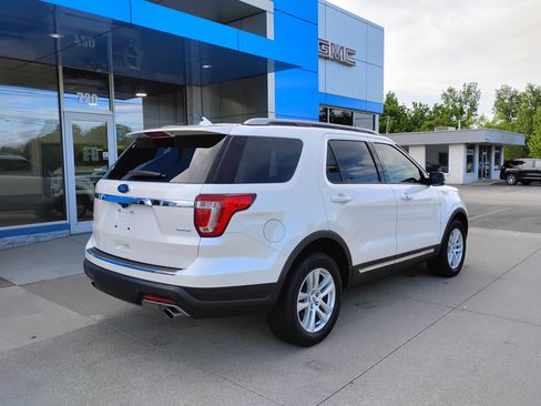 Used 2018 Ford Explorer XLT w/ Equipment Group 202A AWD/4WD image 36
