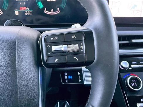 Certified 2025 Hyundai Santa Fe SEL image 19