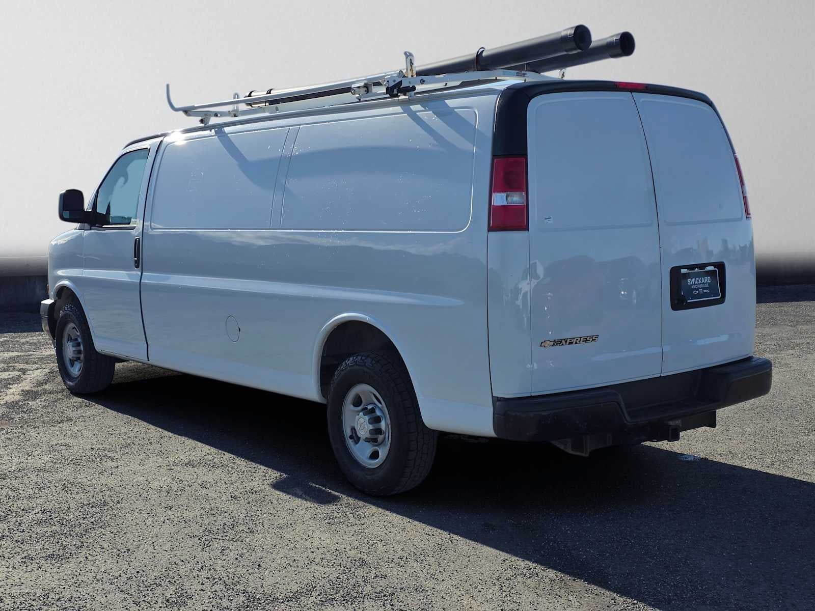 Used 2017 Chevrolet Express 3500 Extended RWD image 5
