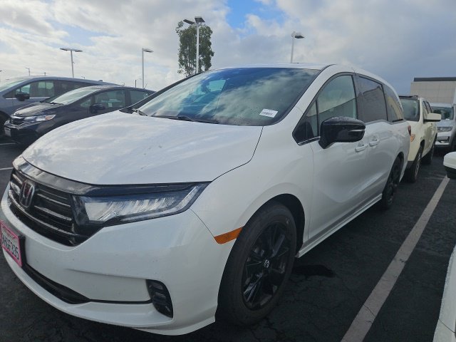 Used 2023 Honda Odyssey Sport image 2