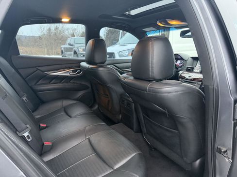 Used 2017 INFINITI Q70 3.7 w/ Technology Package image 34