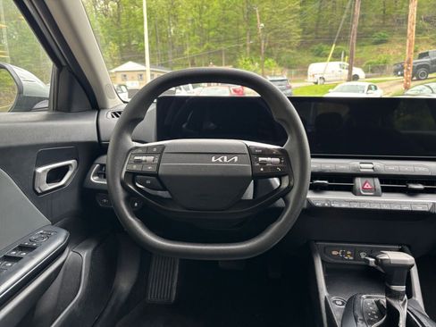 Used 2025 Kia K4 LXS FWD image 34