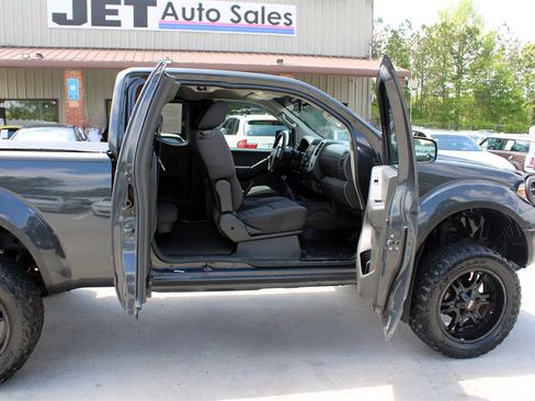 Used 2013 Nissan Frontier SV image 28