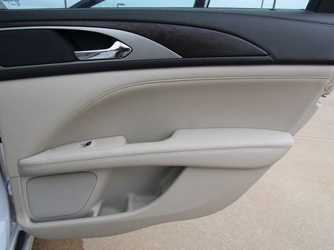 Used 2017 Lincoln MKZ Select w/ Technology Package image 45