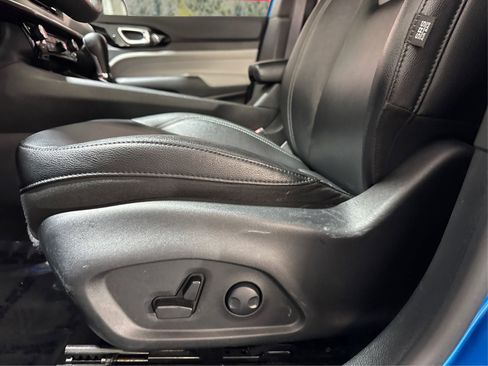 Used 2025 Jeep Compass Limited AWD/4WD image 17