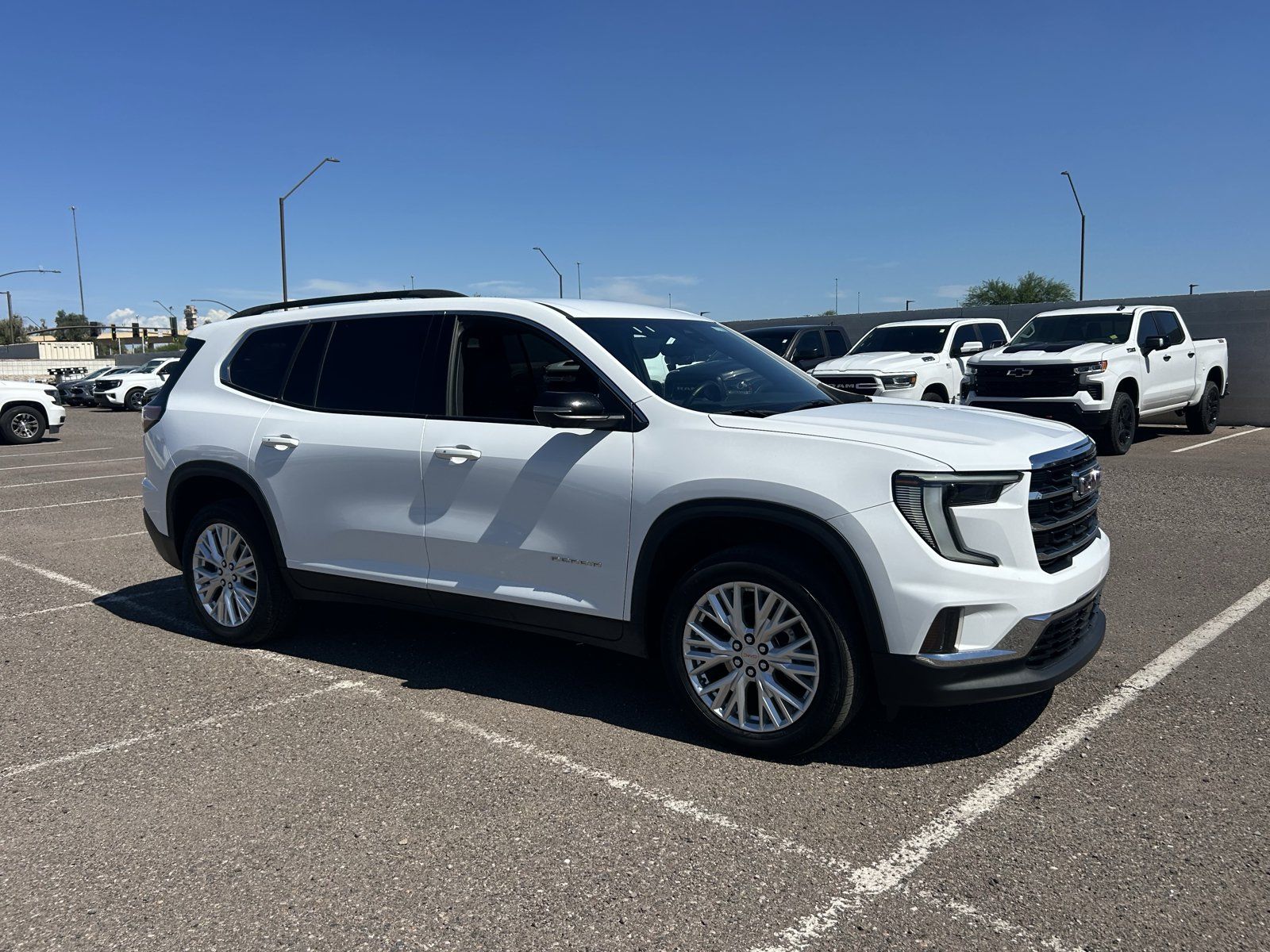 Used 2026 GMC Acadia Elevation w/ Elevation Premium Package FWD image 7