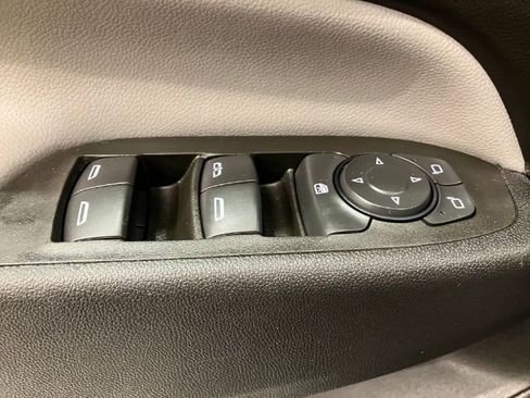 Used 2020 Chevrolet Equinox LS image 23