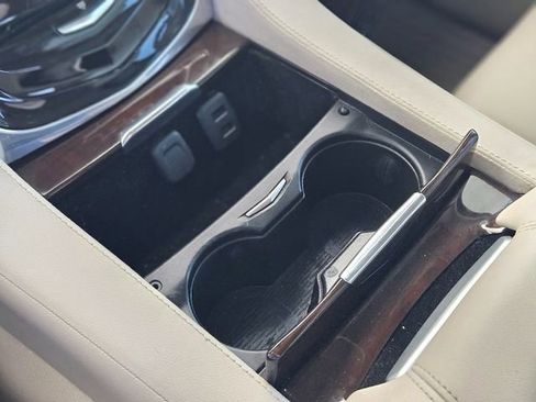 Used 2017 Cadillac Escalade Luxury image 25