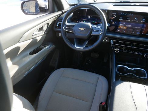 Used 2024 Chevrolet Traverse LT w/ Trailering Package image 9