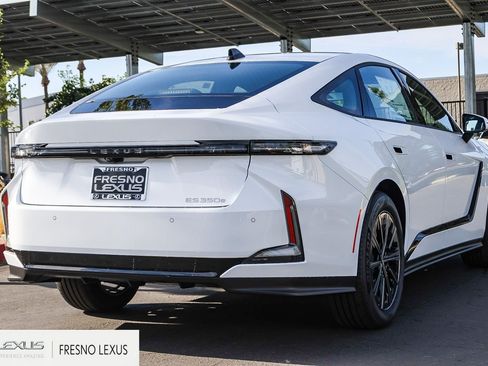 New 2026 Lexus ES 350e FWD image 6