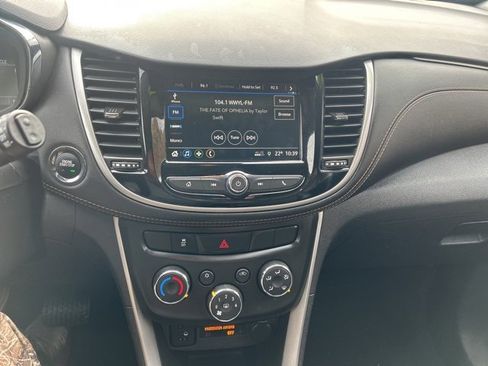 Used 2019 Chevrolet Trax LT w/ LT Convenience Package image 25
