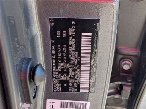 Used 2021 Toyota Highlander XLE image 24