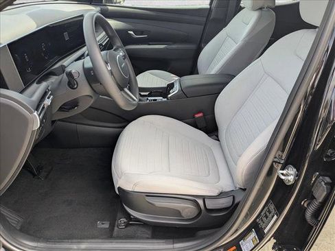 Used 2025 Hyundai Santa Cruz SE image 15