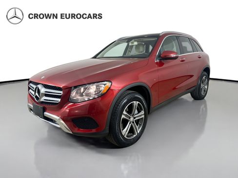 Used 2017 Mercedes-Benz GLC 300 4MATIC image 1
