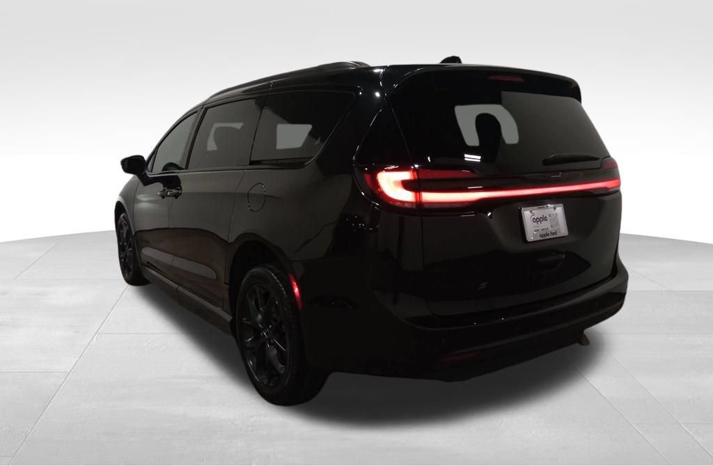 Used 2023 Chrysler Pacifica Touring-L w/ S Appearance Package FWD image 3