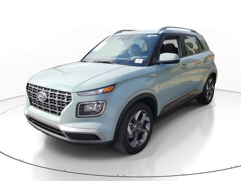 Used 2025 Hyundai Venue SEL image 3