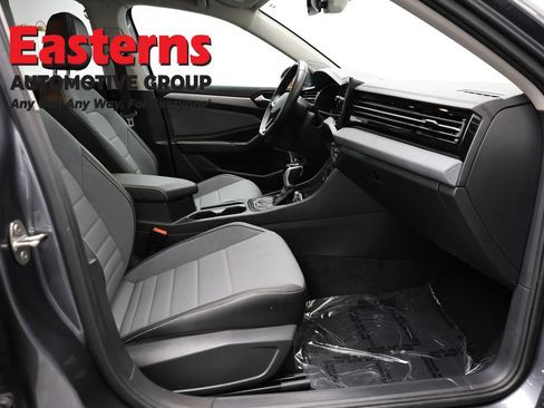 Used 2025 Volkswagen Jetta SE FWD image 23