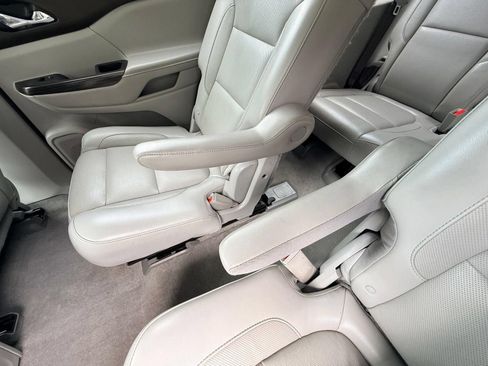 Used 2019 GMC Acadia SLT AWD/4WD image 42
