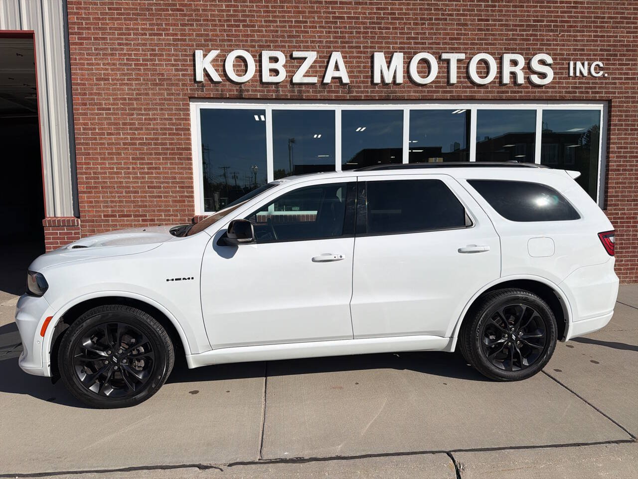 Used 2025 Dodge Durango R/T w/ Blacktop Package AWD/4WD image 3