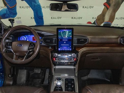 Used 2021 Ford Explorer King Ranch w/ Premium Technology Package image 3