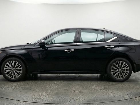 Used 2025 Nissan Altima 2.5 SV image 5