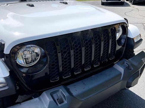Certified 2023 Jeep Gladiator Sport AWD/4WD image 29