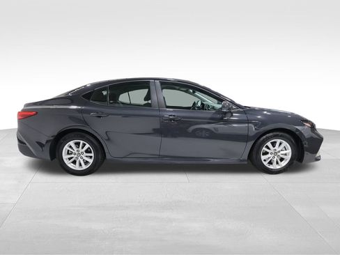 Used 2025 Toyota Camry LE image 5