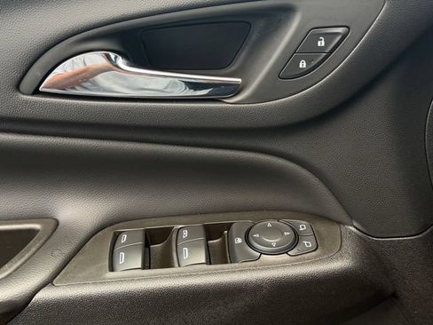 Used 2023 Chevrolet Equinox LT FWD image 25