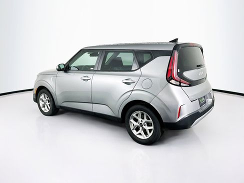 Used 2025 Kia Soul LX w/ LX Technology Package FWD image 5
