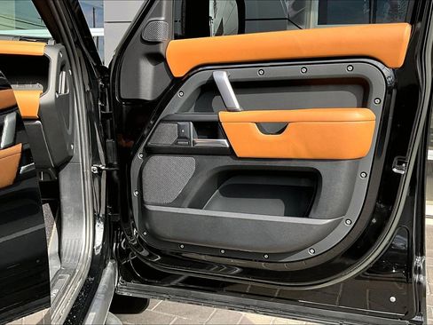 Used 2023 Land Rover Defender 110 V8 image 24