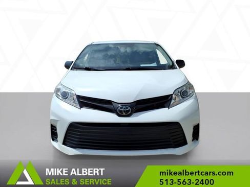 Used 2020 Toyota Sienna L image 2