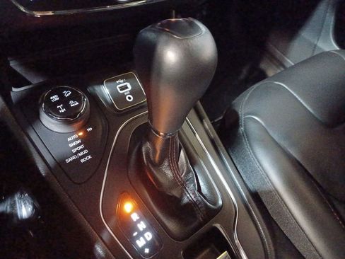 Used 2021 Jeep Cherokee Trailhawk image 21