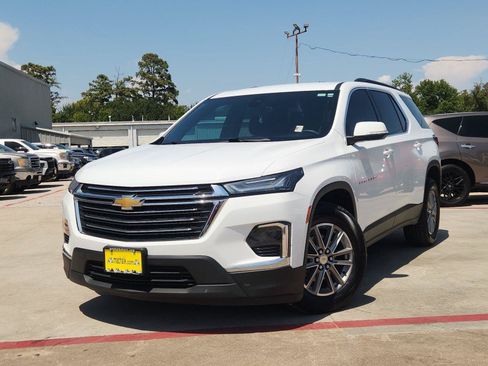 Used 2023 Chevrolet Traverse LT FWD image 1