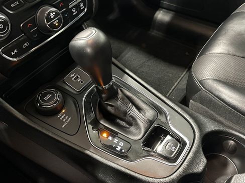 Used 2022 Jeep Cherokee Limited AWD/4WD image 23