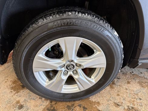 Used 2019 Toyota RAV4 XLE image 11