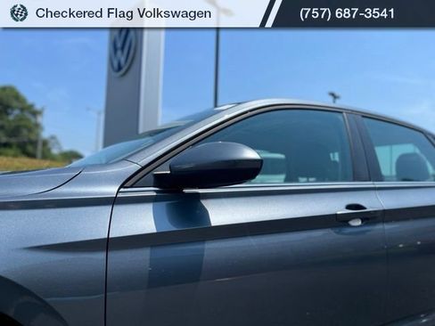 Used 2025 Volkswagen Jetta SE FWD image 7