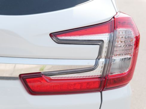 Certified 2025 Subaru Ascent Premium AWD/4WD image 17