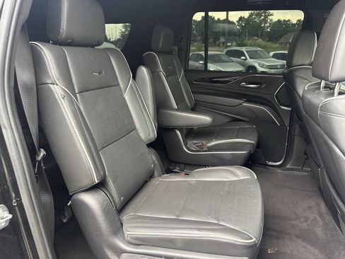 Used 2023 Cadillac Escalade ESV Sport AWD/4WD image 18