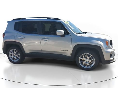 Used 2021 Jeep Renegade Latitude image 3