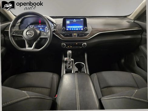 Used 2024 Nissan Altima 2.5 SV FWD image 14