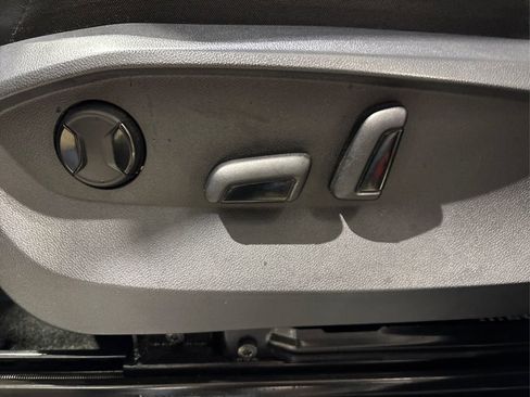 Used 2022 Volkswagen Tiguan SE R-Line image 38