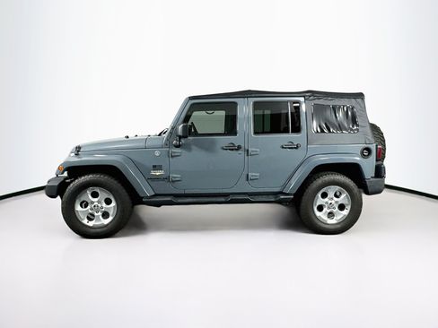 Used 2014 Jeep Wrangler Unlimited Sahara w/ Connectivity Group AWD/4WD image 4