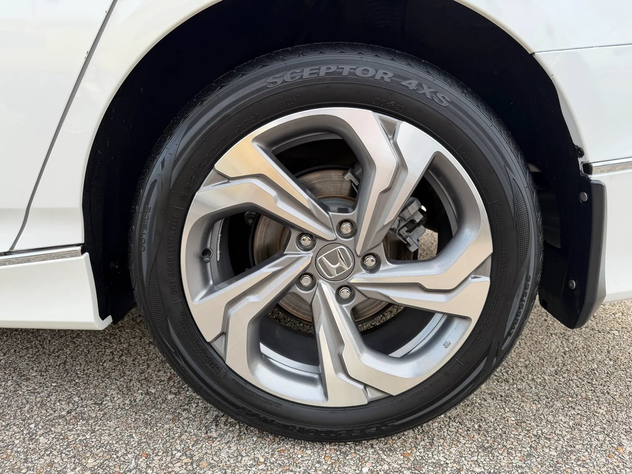 Used 2018 Honda Accord EX-L image 16