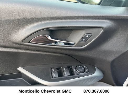 Used 2025 Chevrolet Trax LS image 10