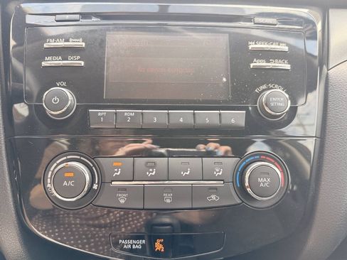 Used 2015 Nissan Rogue S AWD/4WD image 25