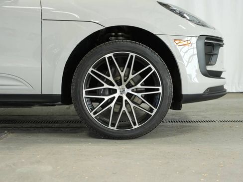 Certified 2025 Porsche Macan image 41