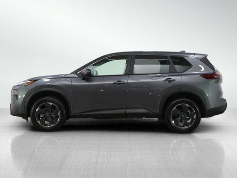 Used 2025 Nissan Rogue SV image 2